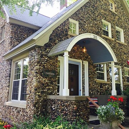 Aberdeen Stone Cottage B&B Traverse City Dış mekan fotoğraf