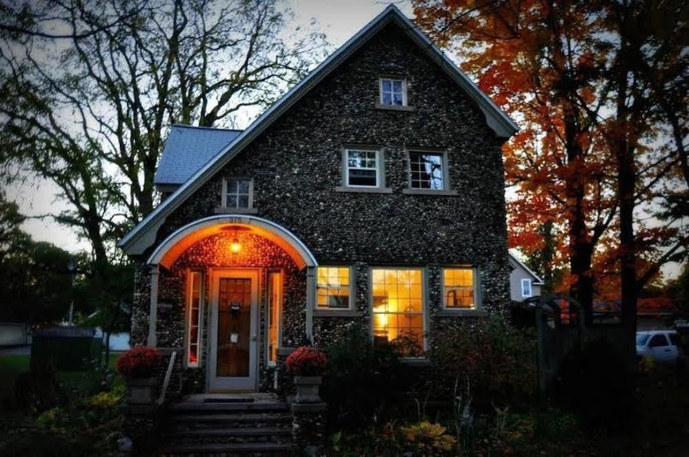 Aberdeen Stone Cottage B&B Traverse City Dış mekan fotoğraf