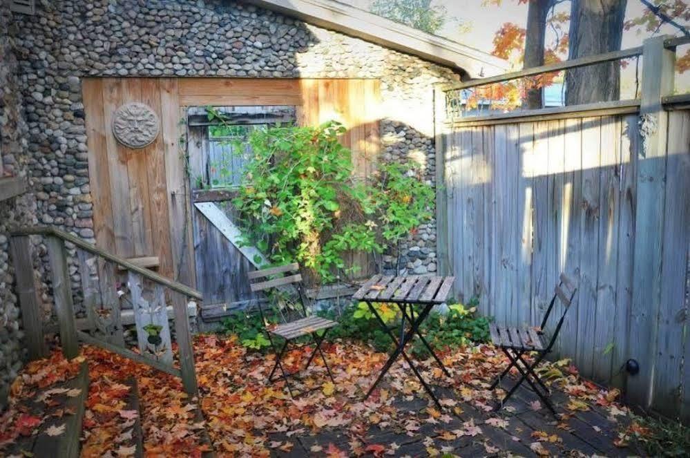 Aberdeen Stone Cottage B&B Traverse City Dış mekan fotoğraf